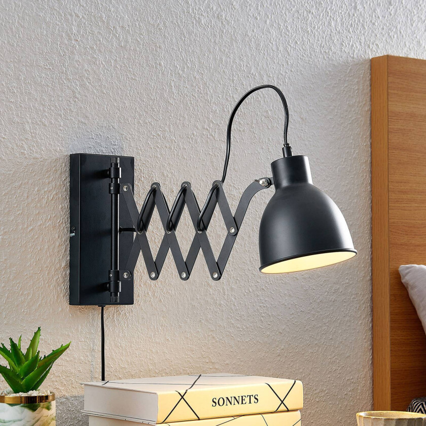 Timbra vegglampe med justerbar arm, svart