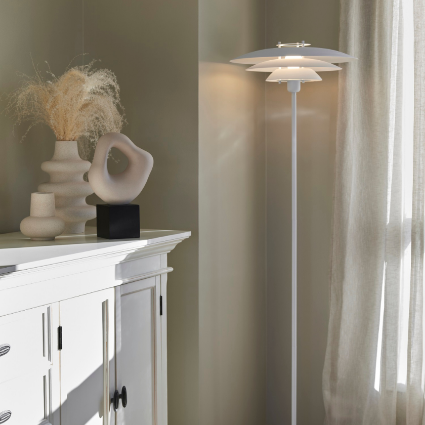 Joakim Gulvlampe Hvit Interiørlampe Lampehuset