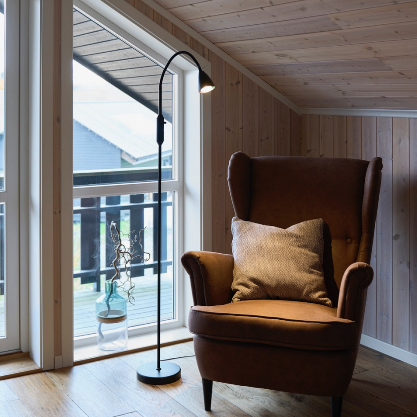 Lina Gulvlampe Nova Life Sort Leselampe Lampehuset