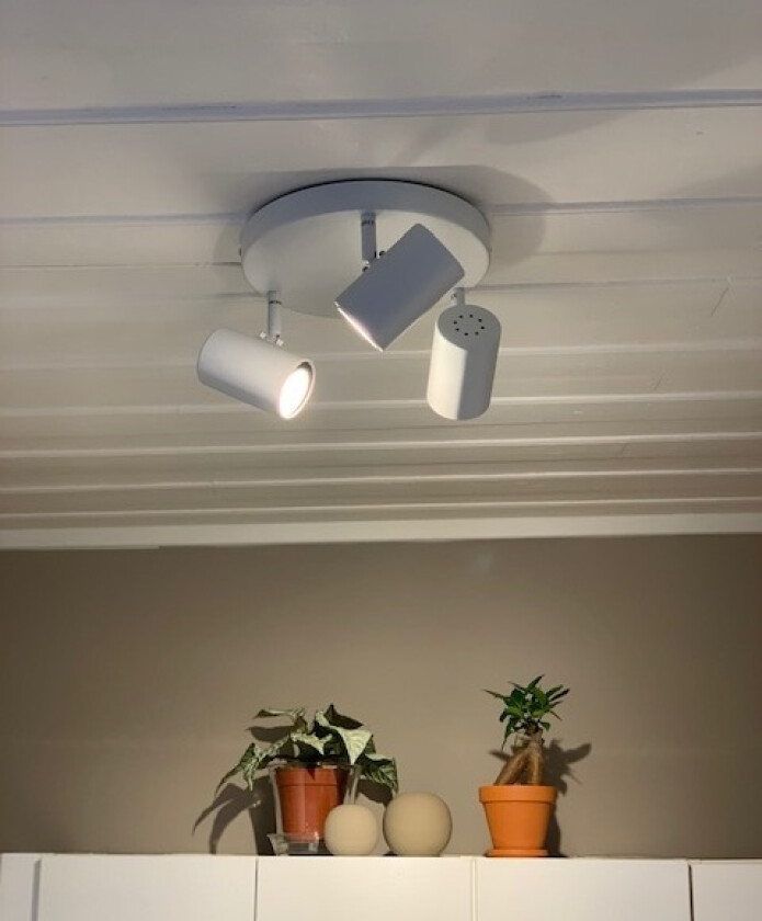 Noor II Spotlight Hvit Skinner og spotter Lampehuset