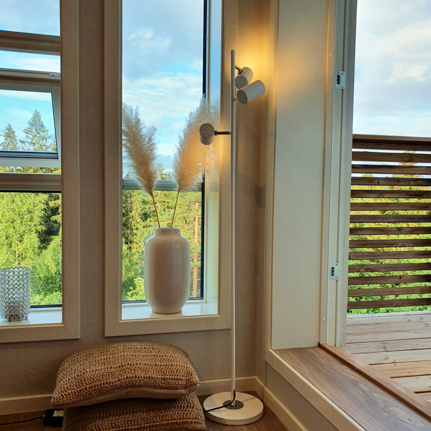 Balder Gulvlampe Hvit Interiørlampe Lampehuset