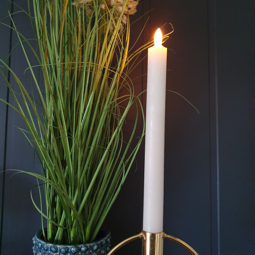 LED Kronelys Med Flamme På Veke Hvit Lykter og LED lys Lampehuset