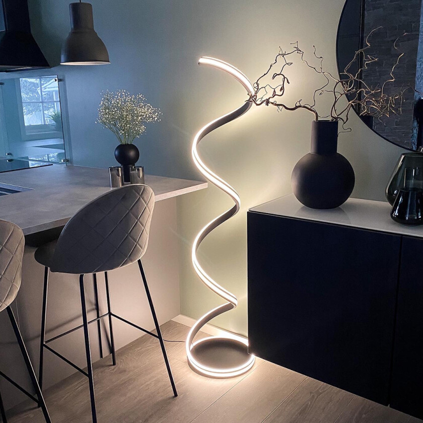 Nuria LED Gulvlampe Sort Interiørlampe Lampehuset