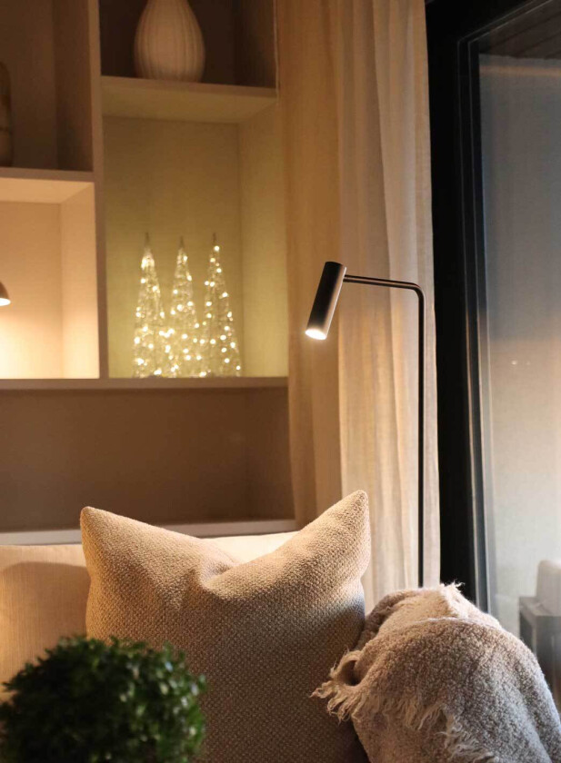 Slim gulvlampe - matt sort