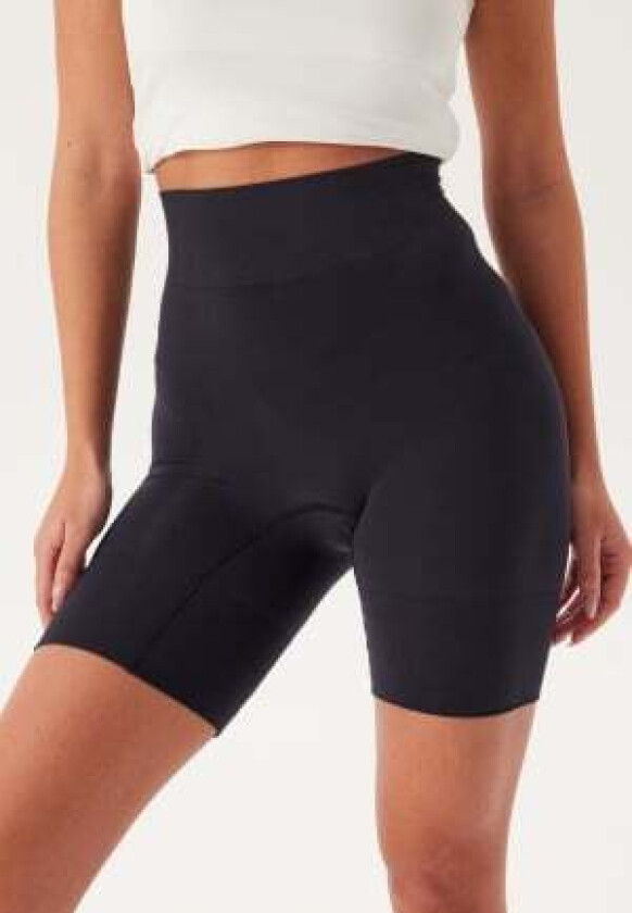 Essensual Mid Waisted Shorts BK0001-Black XS