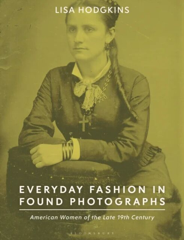 Everyday Fashion in Found Photographs av Lisa Hodgkins