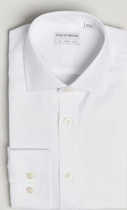 Adley C Cutaway Collar Shirt