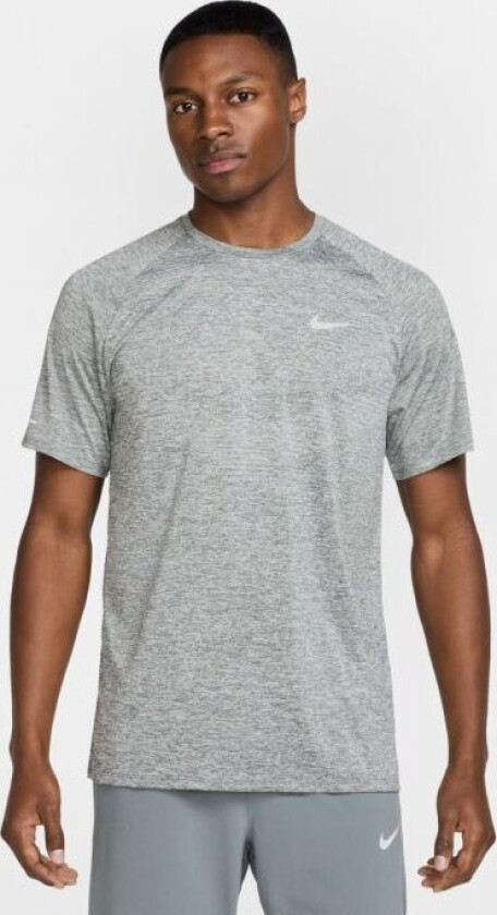 Dri-FIT Stride Adv Short Sleeve Tee
