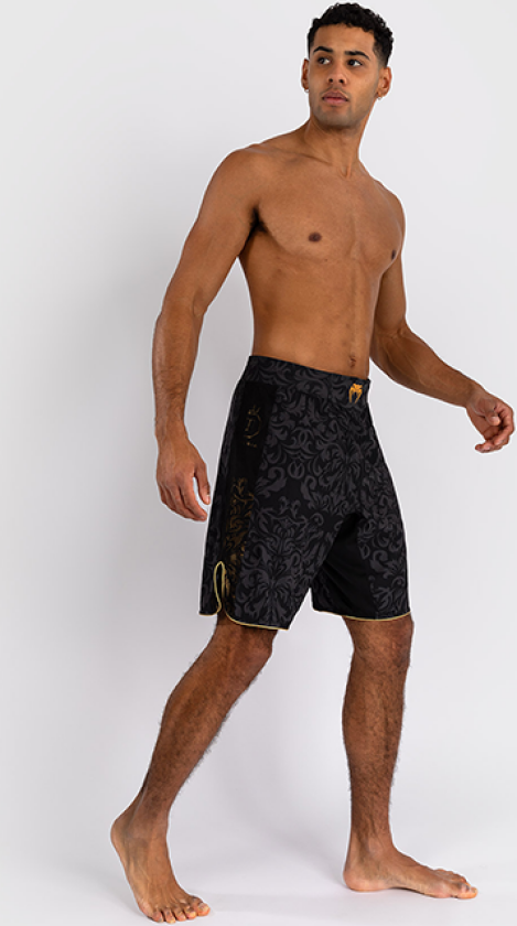 x Ilia Topuria Unmatched Fightshorts Svart Gull