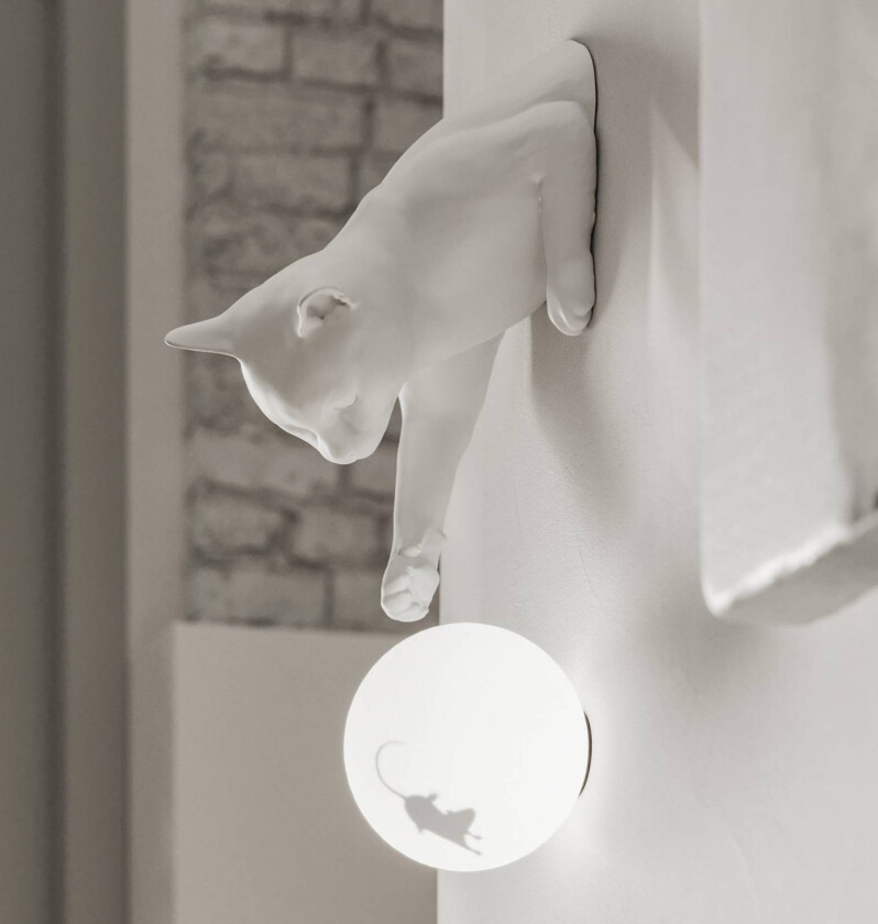 vegglampe Maoo, hvit keramikk, glass, kattefigur