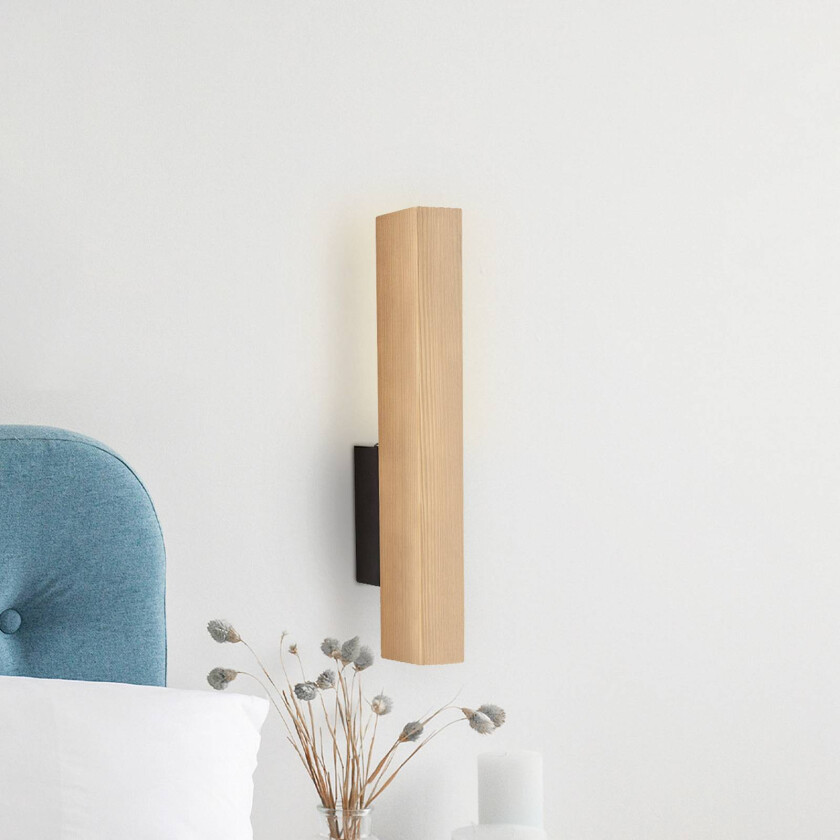 LED-vegglampe i tre Teo, furu, 31 cm, 3000 K