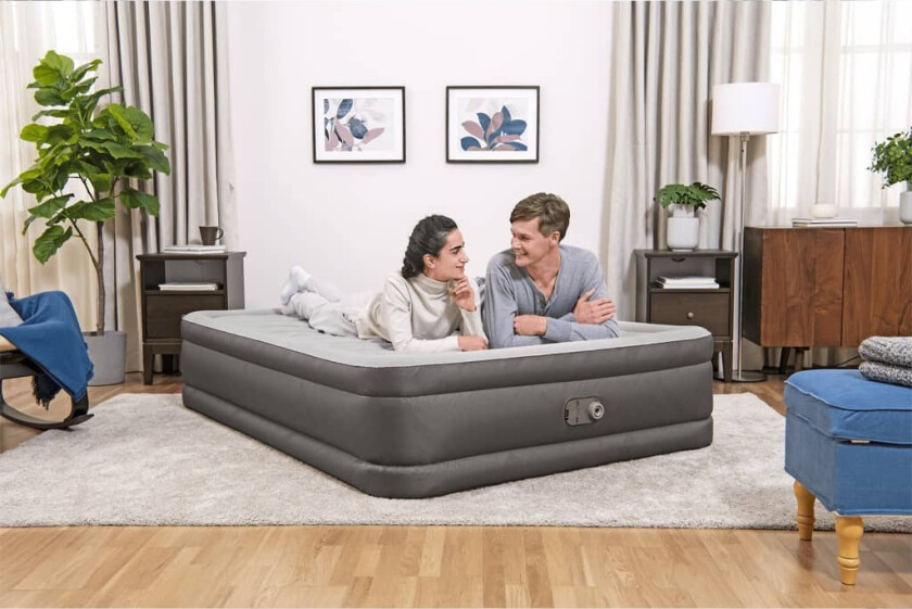 Fortech Luftmadrass med innebygd pumpe 203x152x46 cm