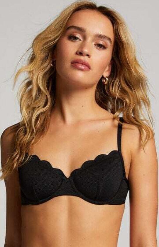 Uvattert bikinitopp med spiler Scallop Svart