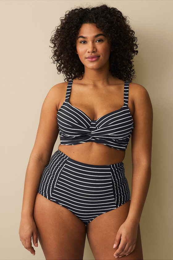 Bikinitruse Saga - Svart