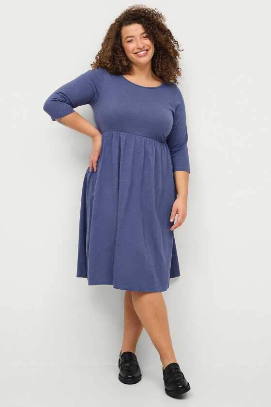 Langermet kjole med rund hals - Blå