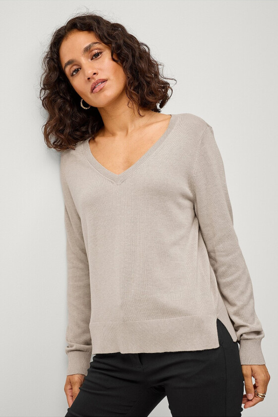 Finstrikket genser med v-hals - Beige