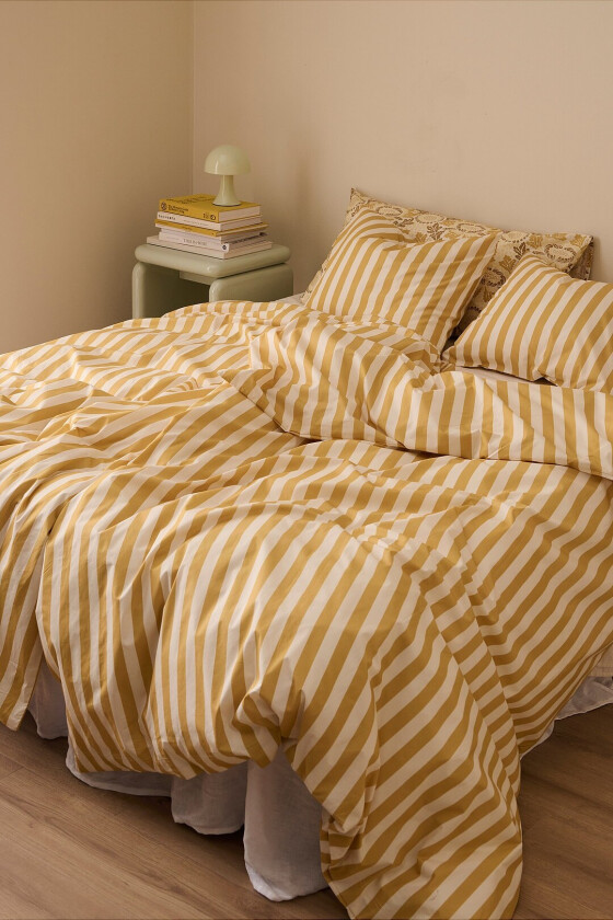 Sengesett Crystal Stripe i bomullspercale 2 eller 3 stykker - Gul