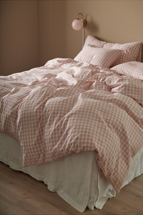 Sengesett Dorene Check i sateng 2 eller 3 deler - Rosa