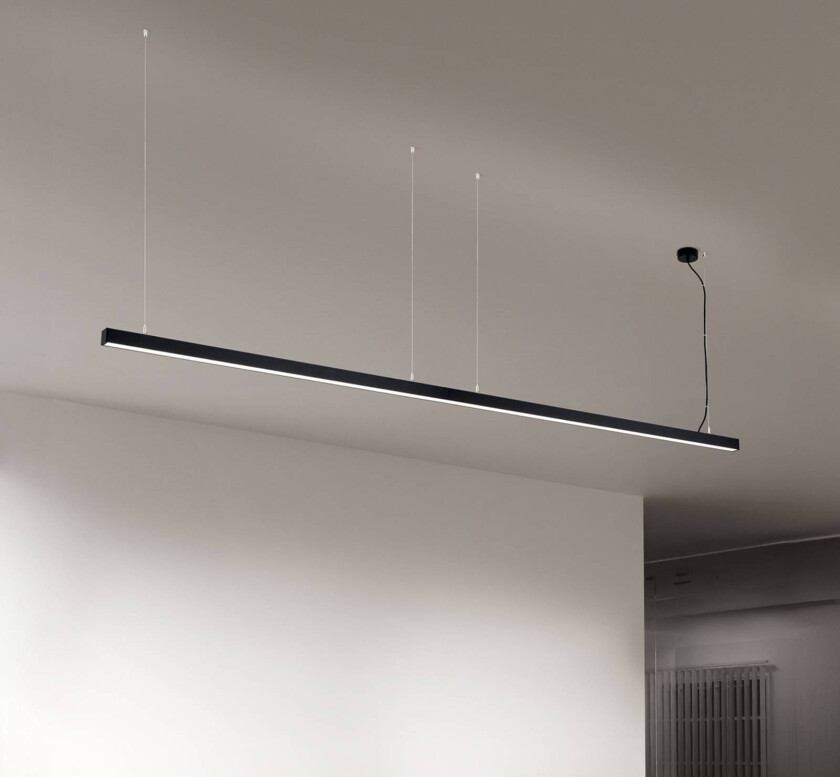 LED-taklampe Bounce, svart, lengde 113 cm, CCT, aluminium
