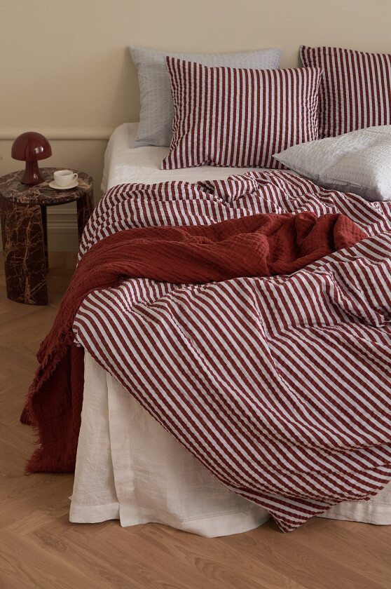 Sengesett Nell Stripe i krepp, 2 eller 3 deler - Flerfarget