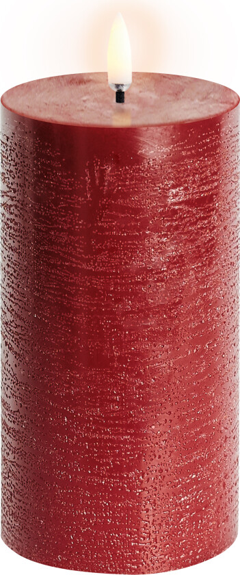 - LED pillar candle - Carmine red, Rustic - 7,8x15 cm (UL-PI-CR-C78015)