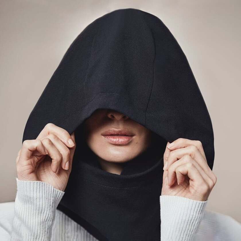 Bilde av Nakkepute med hette, Svart