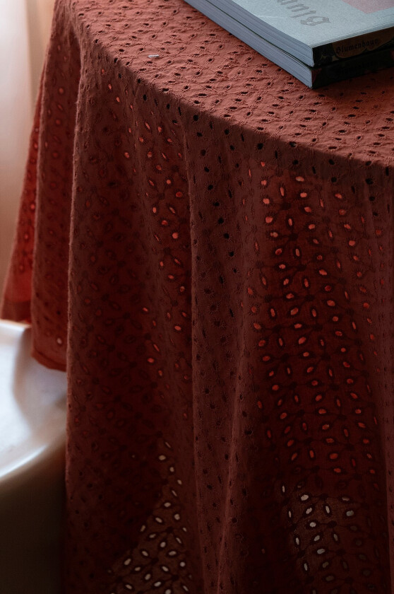 Bordduk Broderie Anglaise - Rød