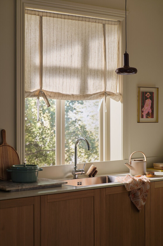Roll up-gardin Elly Thin Stripe Rollup i resirkulert halvlinne - Brun
