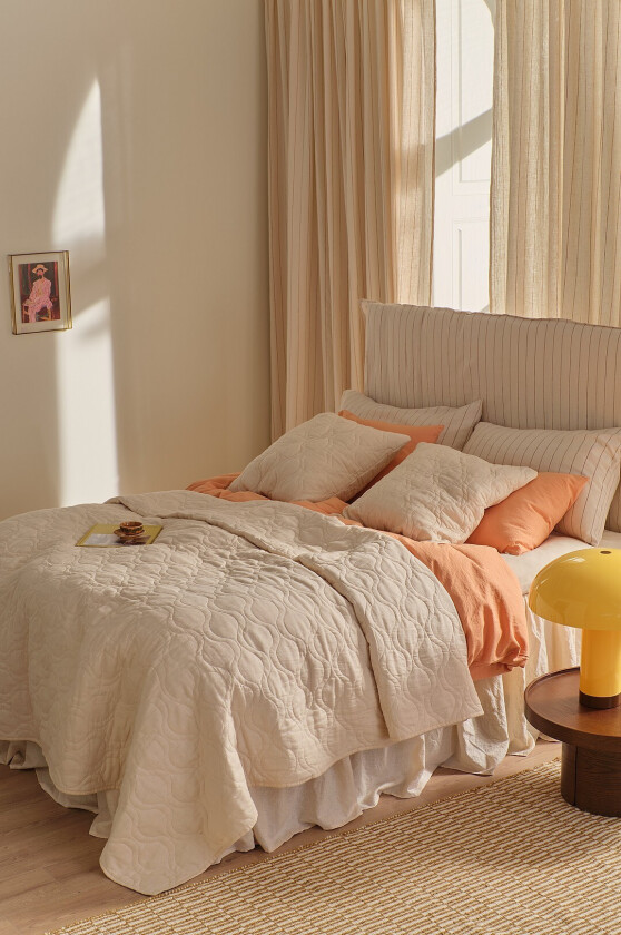 Sengeteppe Elly Quilted i resirkulert halvlinne - Hvit