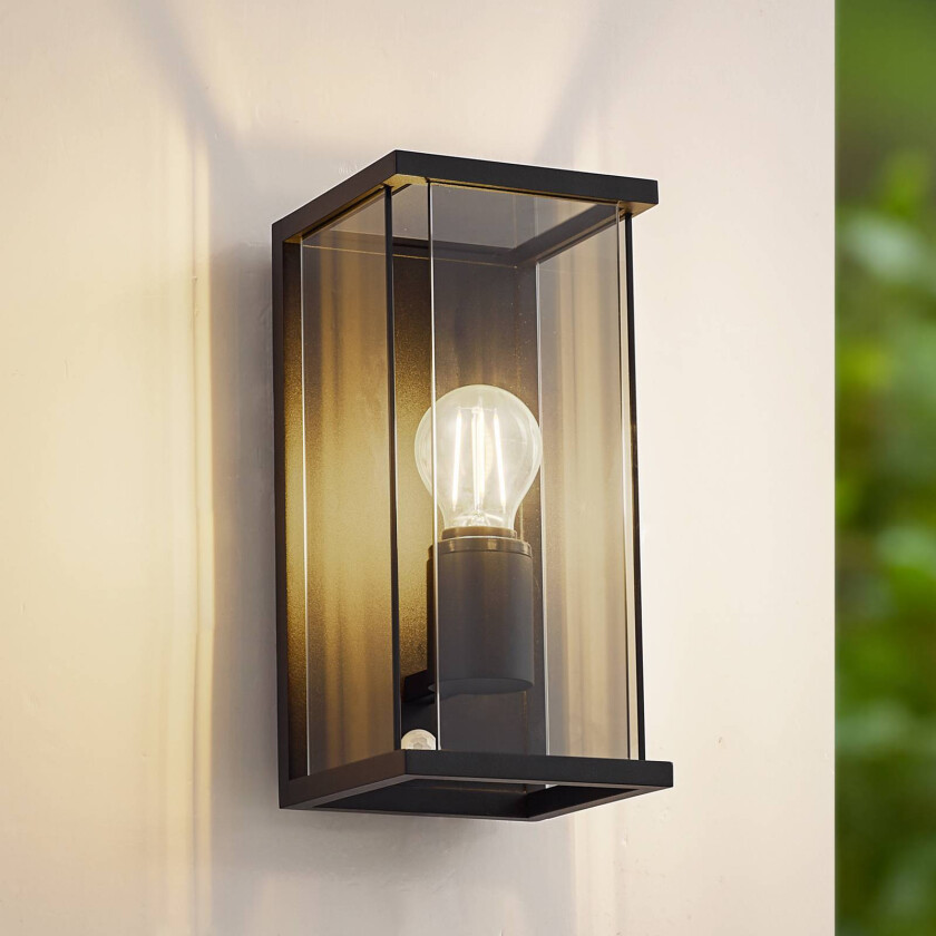 Lucande utendørs vegglampe Annalea, 29 cm, 1 lyskilde, IP54, sensor