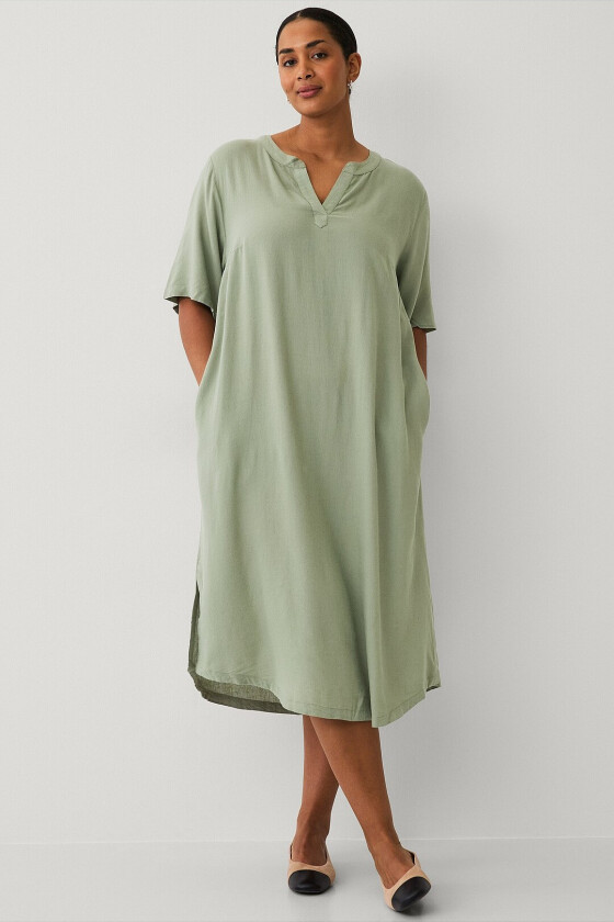 Kjole kcMille Kaftan Dress - Grønn