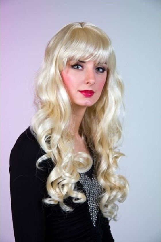 Blonde Emilia Paryk
