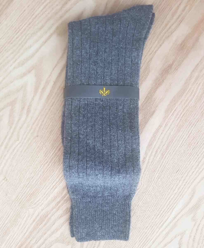STRØMPE: 90% cashmere knestrømper til herre