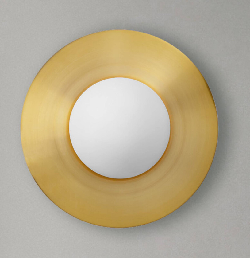 Vegglampe Hat av glass med messingplate