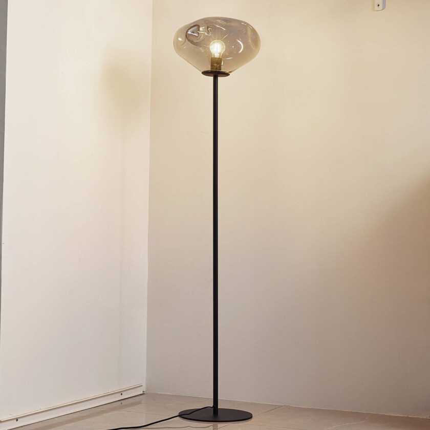 Lindby gulvlampe Lelia, røykgrå, glass, metall, 150 cm