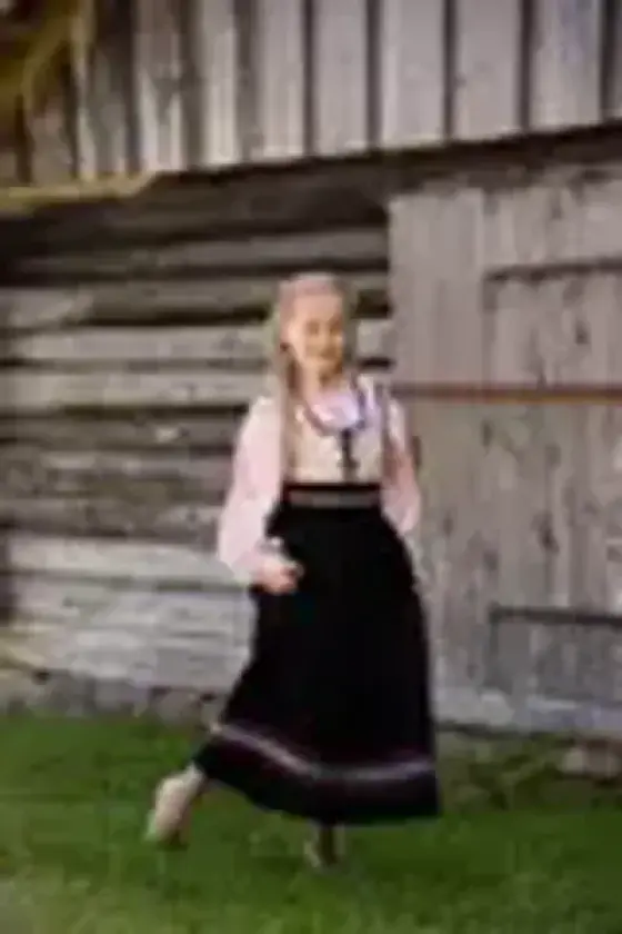 Bilde av Oline Festdrakt Med Satin Bluse Rosa Flower