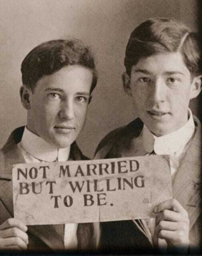 Loving II More Vintage Photographs of Men in Love, 18501950