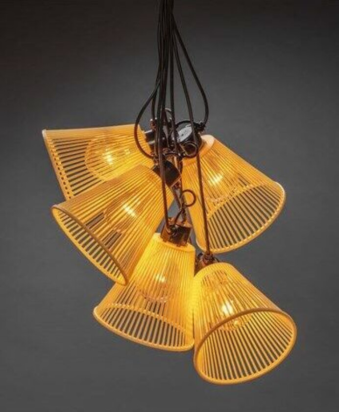 ekstra lyssløyfe 10 ravfargede LED-lys og lampeskjermer.