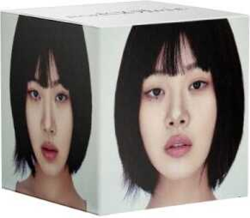 Bibi Eve: Romance Special Version incl. 35pg Photobook, Bibi Cutout, Graphic Cutout, 2 Photocards, Sticker, Keyring, Brick Figure + Box CD