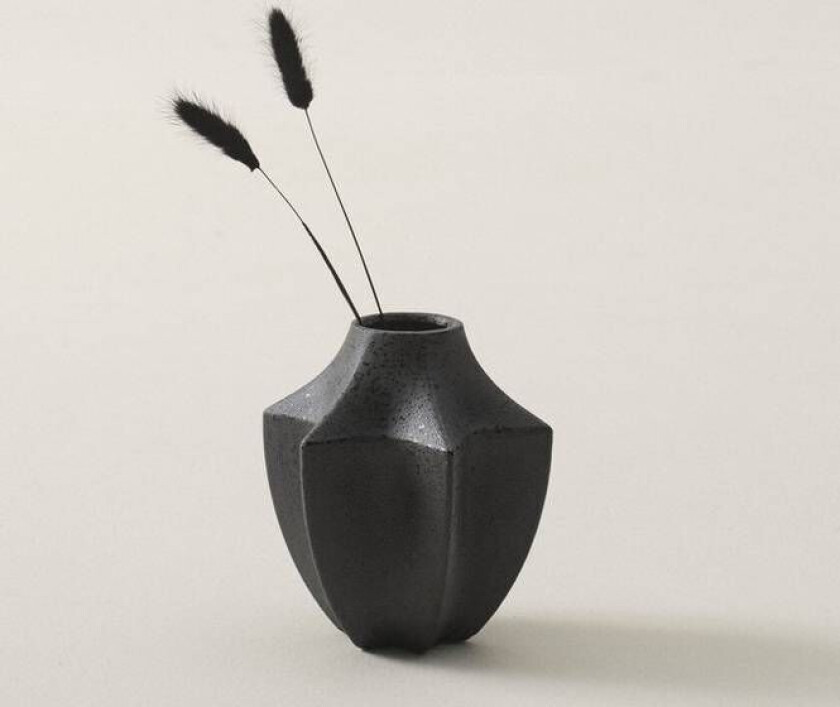 vase - høyde 17,5 cm Svart