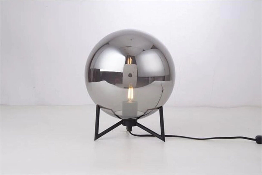 Mende bordlampe 20 cm i diameter Sort farge med sotet glass