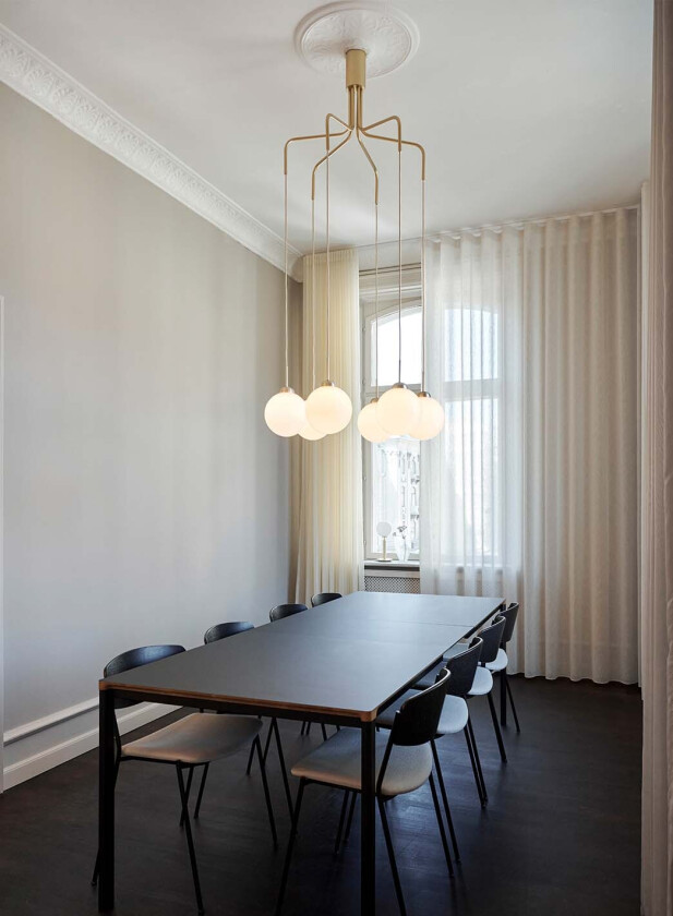 Apiales taklampe cluster 6 - brushed brass/opal