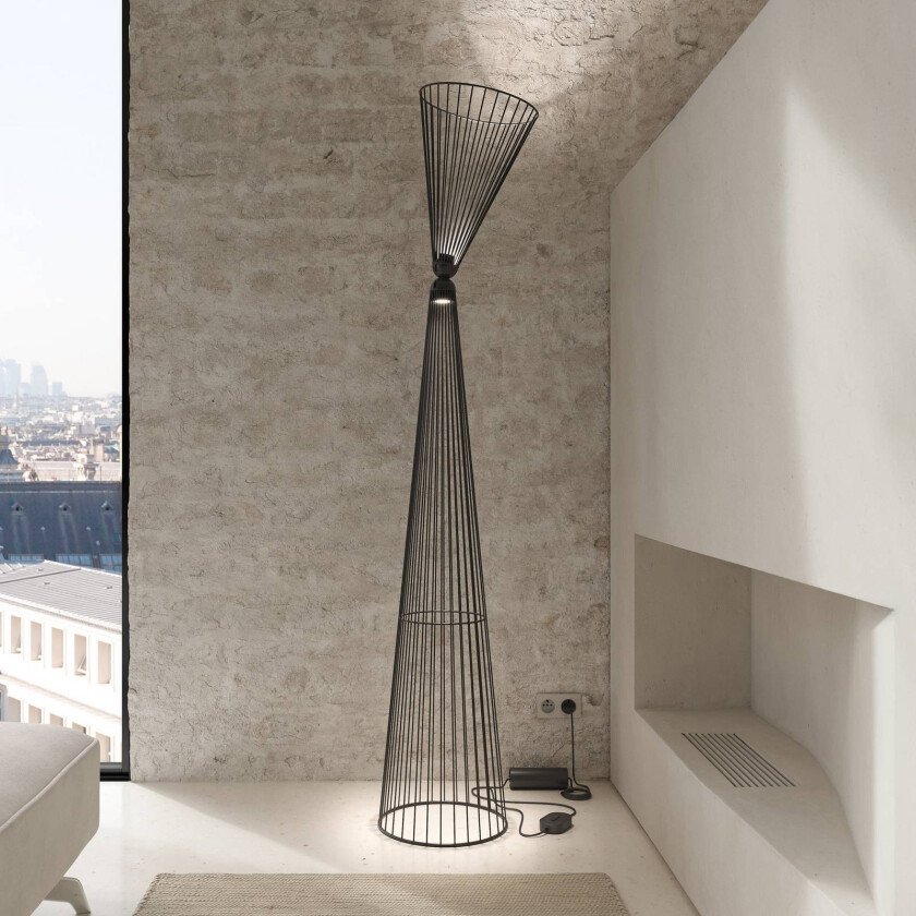 LED-gulvlampe Ikonika, svart, høyde 180 cm, metall