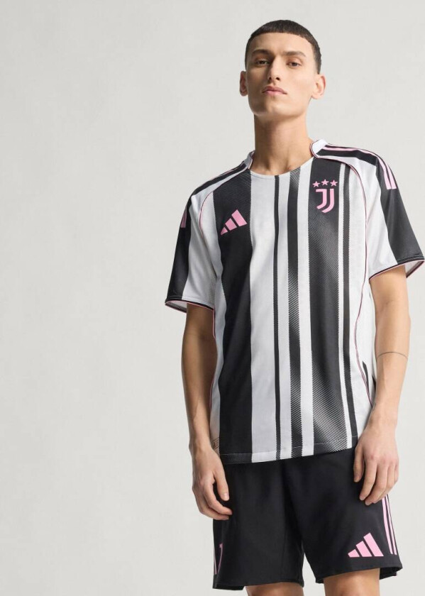 Bilde av Juventus Hjemmedrakt 2025/26 Authentic - adidas, størrelse Small