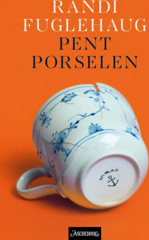 Pent porselen av Randi Fuglehaug