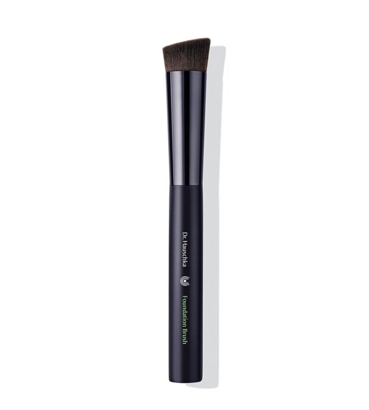 DR. HAUSCHKA Foundation brush