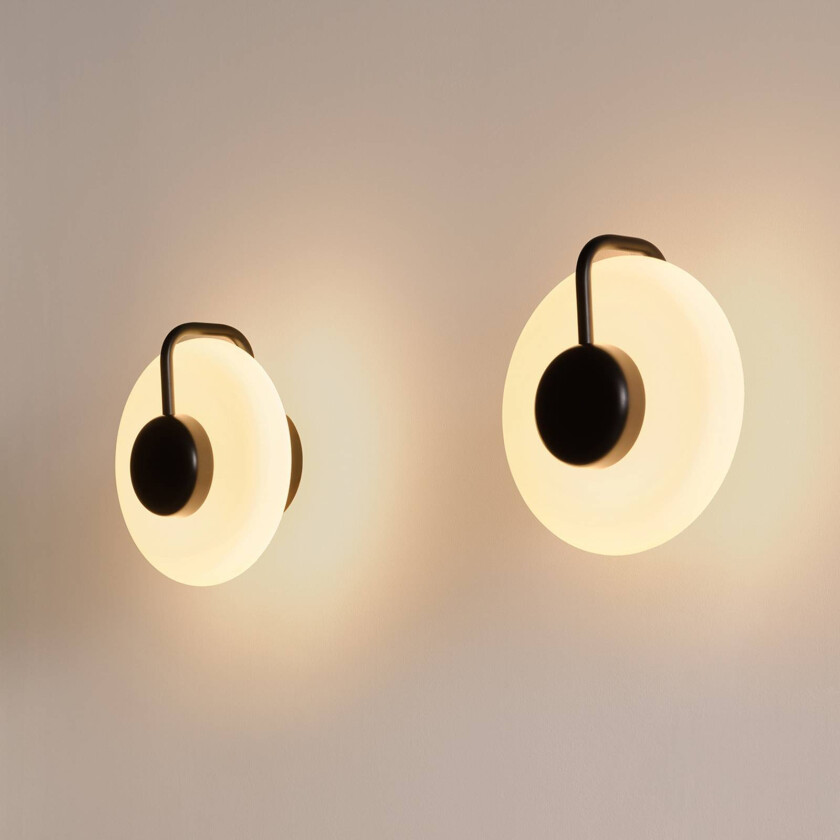 LED-vegglampe TRATTO, svart, Ø 27 cm, metall/glass