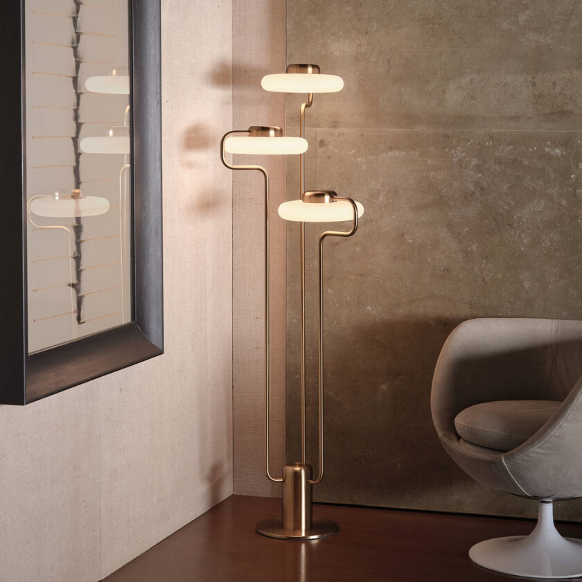 LED-gulvlampe TRATTO, messing, høyde 150 cm, 3 lyskilder