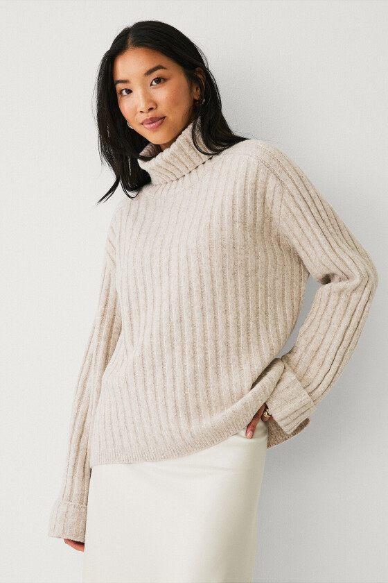 Rullehalsgenser - Beige