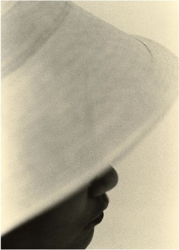 Girl and Hat plakat 50 x 70 cm